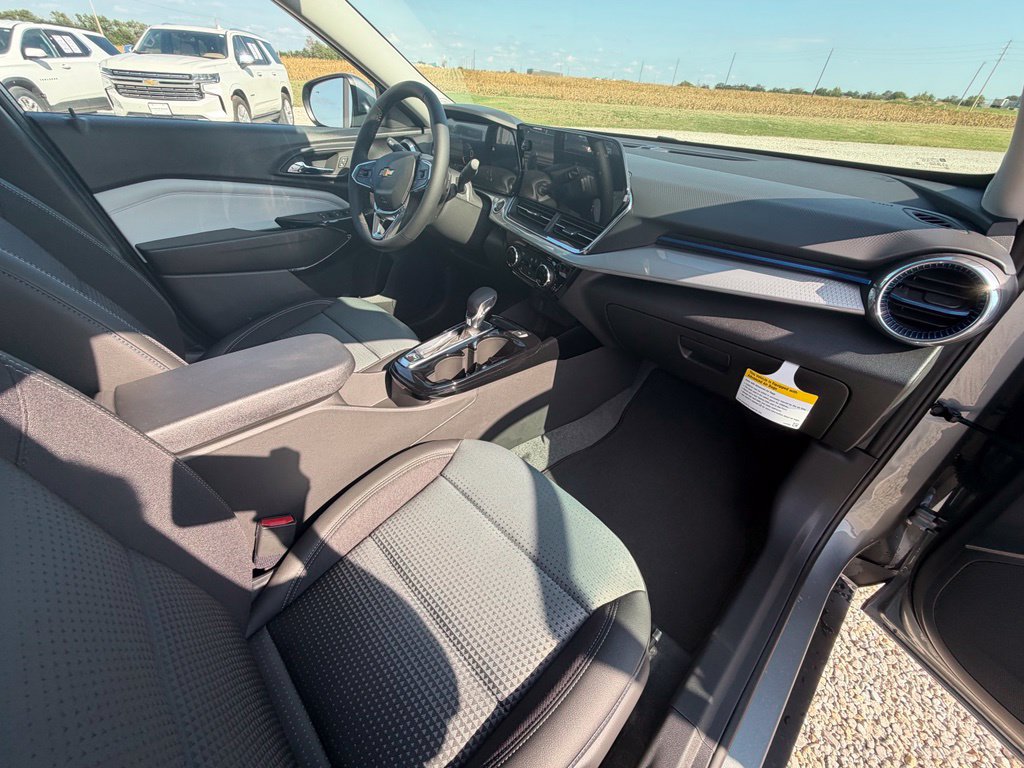 New 2026 Chevrolet Trax LT w/ Driver Confidence Package FWD image 25