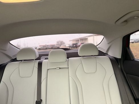 Used 2023 Hyundai Elantra Limited image 10