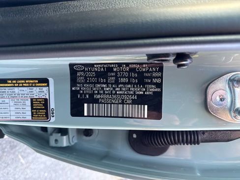 Used 2025 Hyundai Venue SE FWD image 23