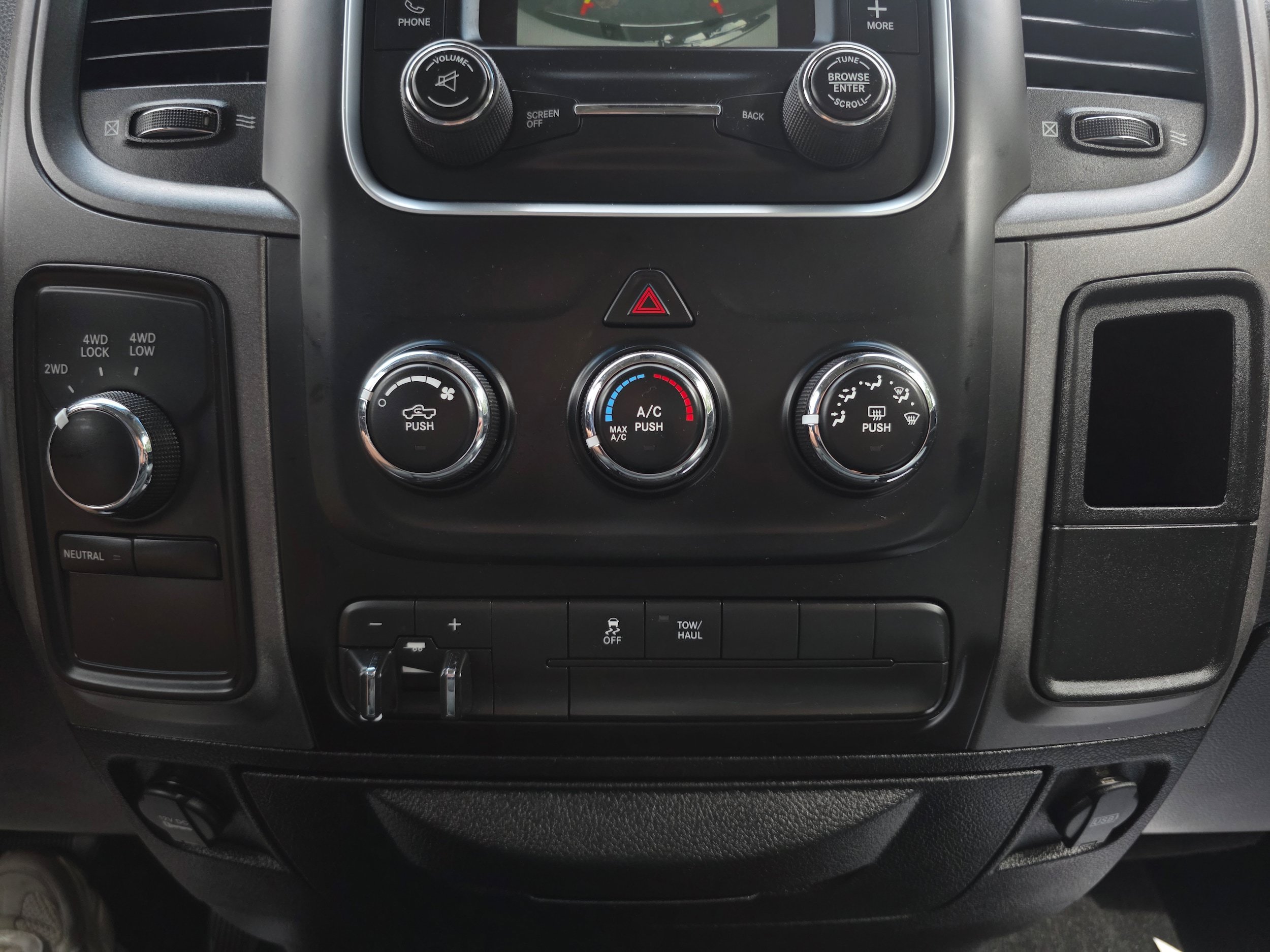 Used 2018 RAM 2500 Tradesman w/ Chrome Appearance Group AWD/4WD image 14