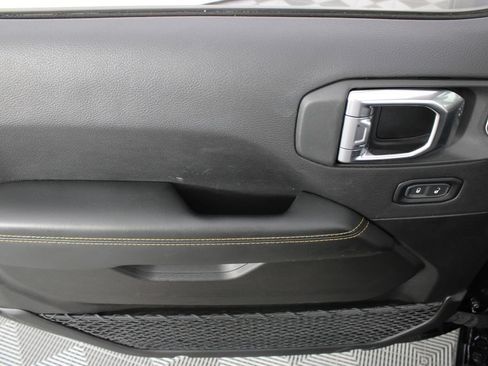 Used 2025 Jeep Wrangler Unlimited Sahara w/ Safety Group AWD/4WD image 13