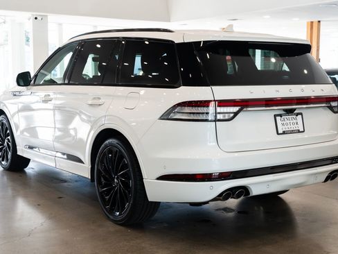 Used 2023 Lincoln Aviator Reserve w/ Equipment Group 201A image 6
