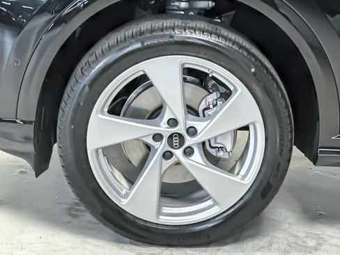 New 2025 Audi Q5 Prestige image 25