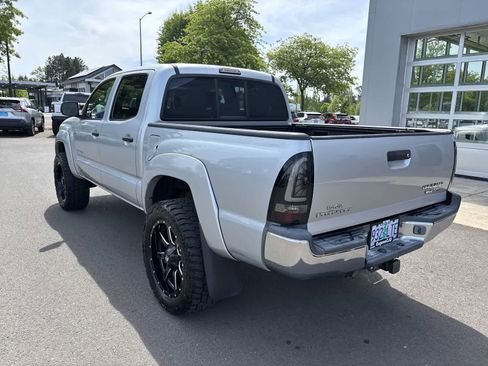 Used 2005 Toyota Tacoma PreRunner RWD image 3