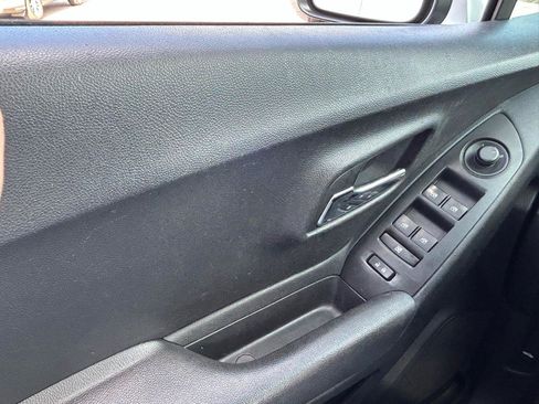Used 2016 Chevrolet Trax LS FWD image 27