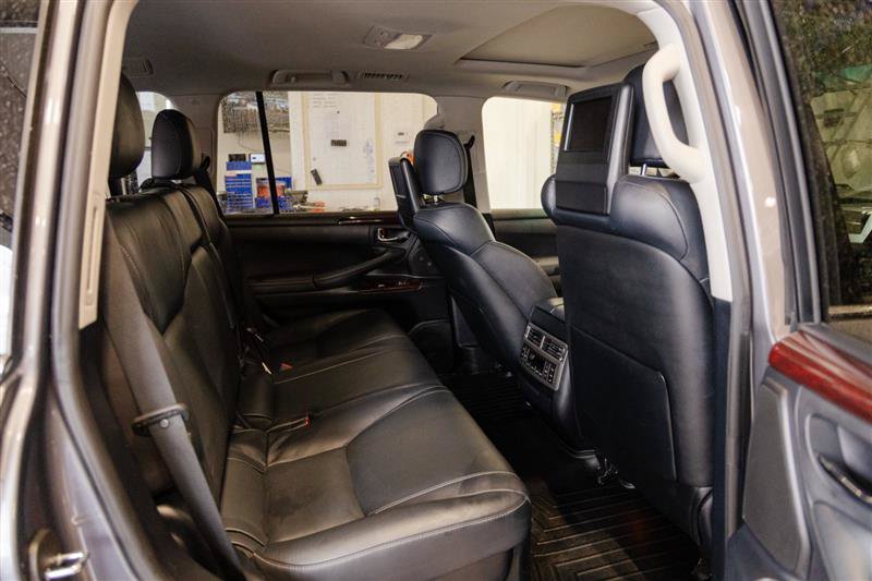Used 2015 Lexus LX 570 4WD w/ Luxury Package image 32