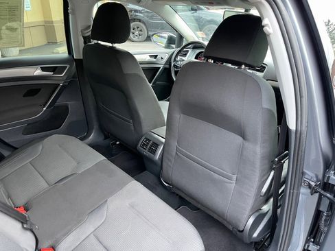 Used 2016 Volkswagen Golf S image 17