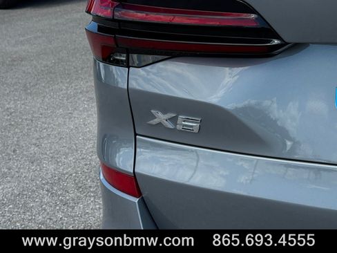 Used 2024 BMW X5 xDrive40i w/ M Sport Package AWD/4WD image 10