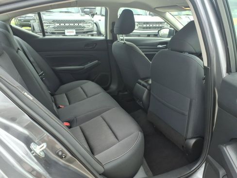Used 2024 Nissan Altima 2.5 SV FWD image 9
