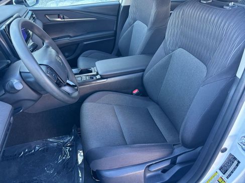 Used 2025 Toyota Camry LE image 32