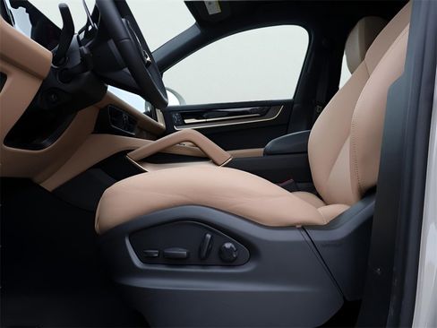 New 2026 Porsche Cayenne Coupe image 36