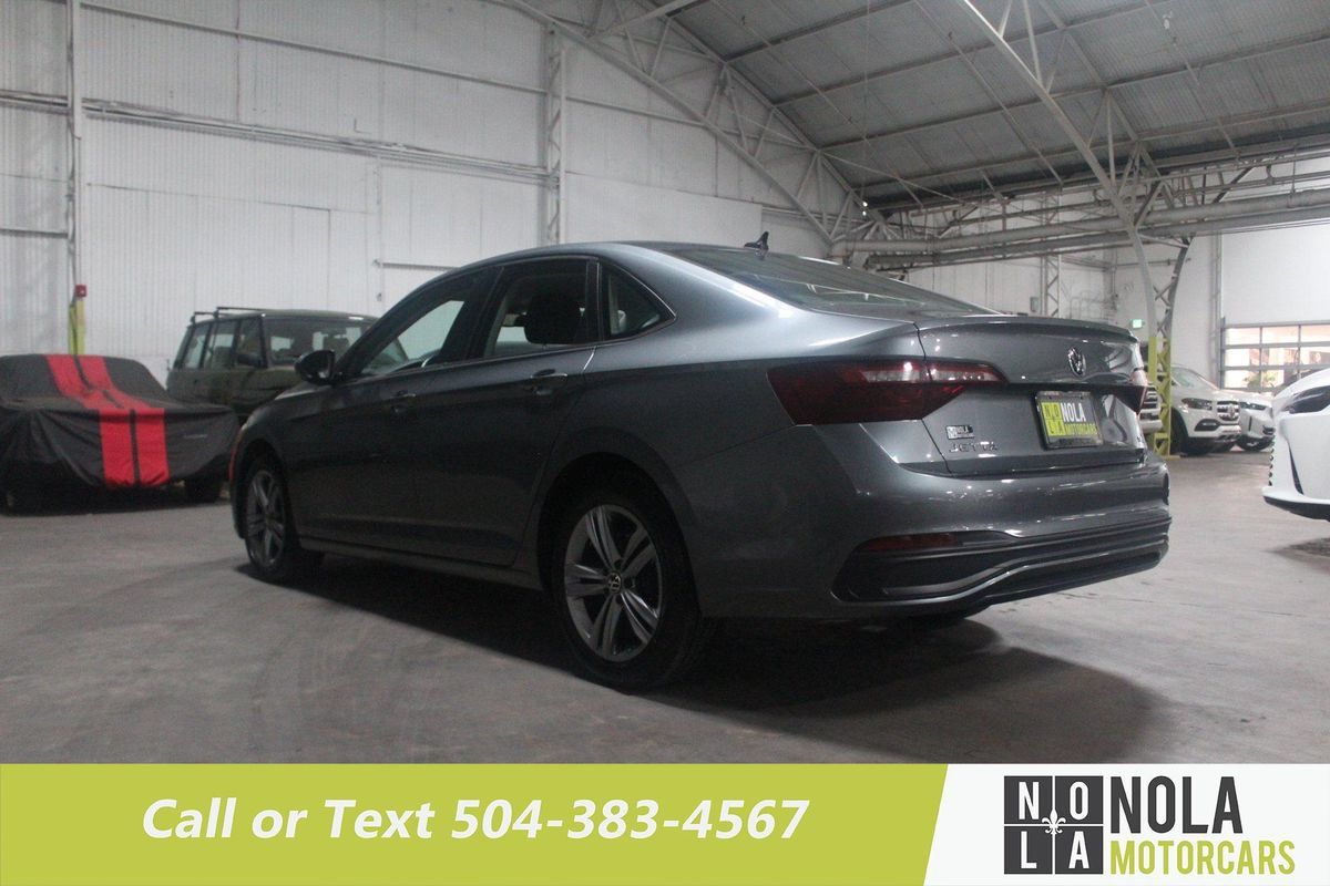 Used 2024 Volkswagen Jetta SE FWD image 16