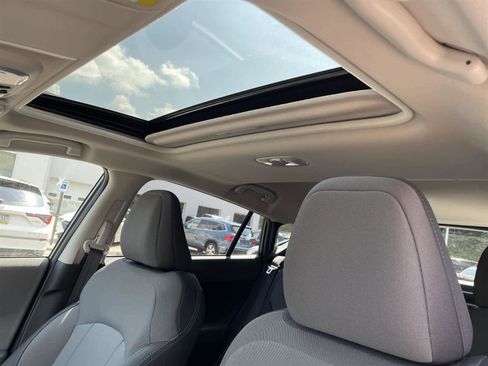 Used 2025 Subaru Crosstrek 2.0i Premium image 14