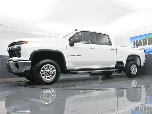 Used 2025 Chevrolet Silverado 2500 LT w/ Convenience Package AWD/4WD image 17
