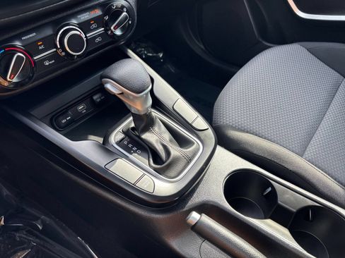 Used 2025 Kia Soul LX w/ LX Technology Package FWD image 40
