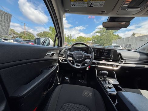 Used 2025 Kia Sportage LX FWD image 33