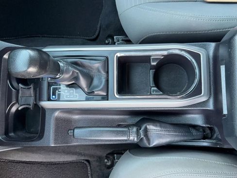 Used 2016 Toyota Tacoma SR5 w/ Towing Package image 24