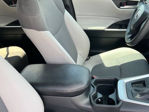 Used 2019 Toyota RAV4 XLE w/ Carpet Mat Package FWD image 10