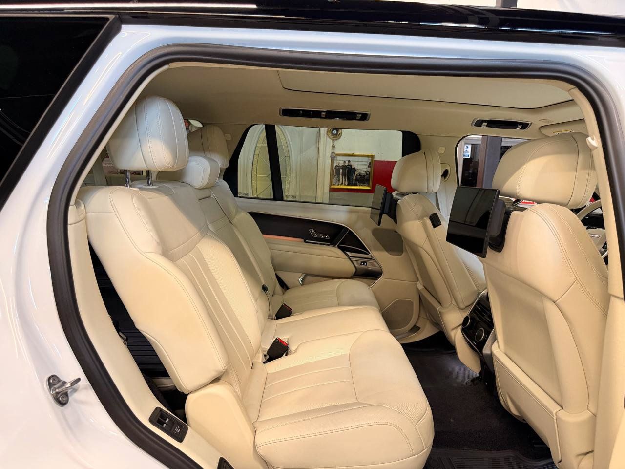 Used 2024 Land Rover Range Rover Long Wheelbase SE AWD/4WD image 20