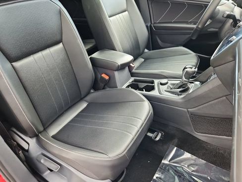 Used 2024 Volkswagen Tiguan SE R-Line w/ MDO Package, Two-Row AWD/4WD image 13