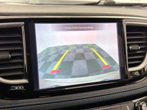 Used 2021 Chrysler Pacifica Touring w/ Uconnect Theater Family Group image 26