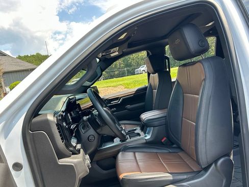 Used 2025 Chevrolet Silverado 1500 High Country AWD/4WD image 45