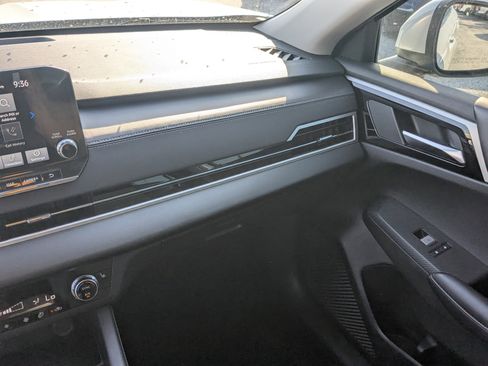 Used 2023 Mitsubishi Outlander SE image 49