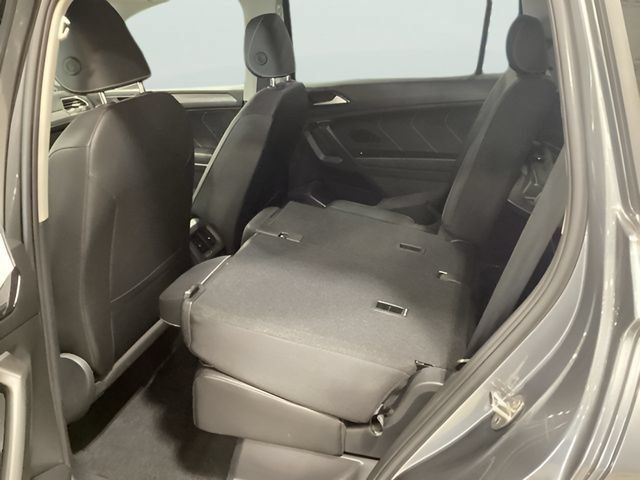 Certified 2023 Volkswagen Tiguan SE FWD image 14