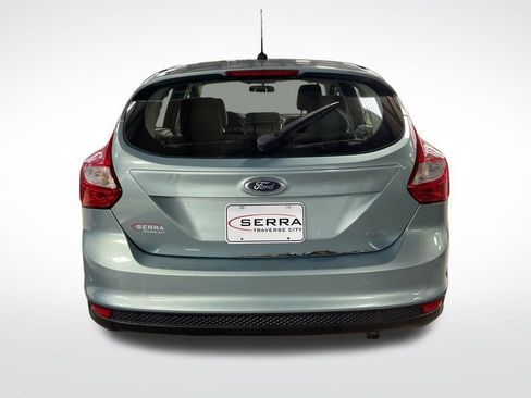 Used 2012 Ford Focus SE w/ SE Winter Pkg image 4