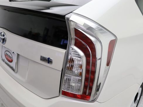 Certified 2015 Toyota Prius Five image 9