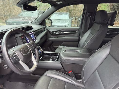 Used 2021 GMC Yukon Denali w/ Denali Premium Package image 9