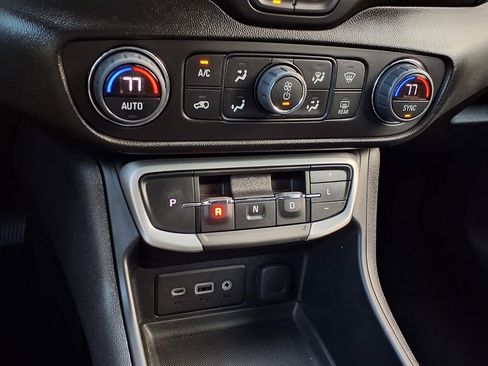 Used 2024 GMC Terrain SLE w/ Driver Convenience Package image 19