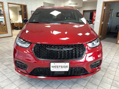 New 2026 Chrysler Pacifica Select w/ S Appearance Package