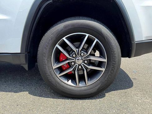 Used 2018 Jeep Grand Cherokee Limited image 13