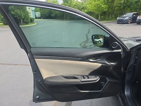Used 2018 Honda Civic EX image 11