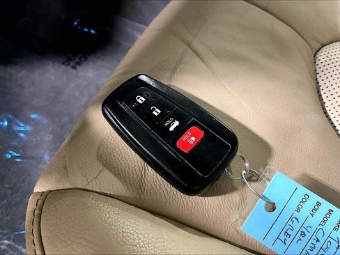 Certified 2018 Toyota Camry XLE w/ Audio Package FWD image 15