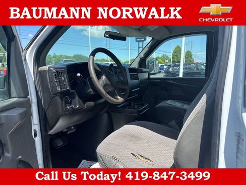 Used 2007 GMC Savana 2500 RWD image 9