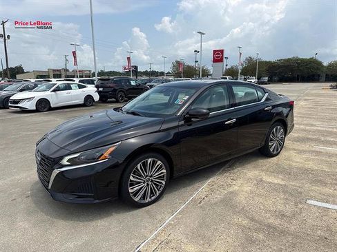 Used 2025 Nissan Altima 2.5 SL AWD/4WD image 3