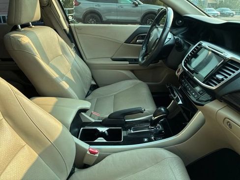 Used 2017 Honda Accord EX-L image 3