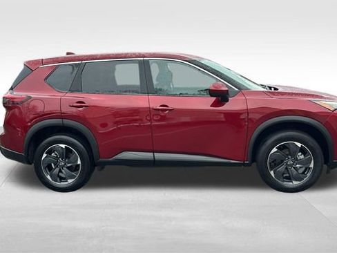 Used 2024 Nissan Rogue SV image 30