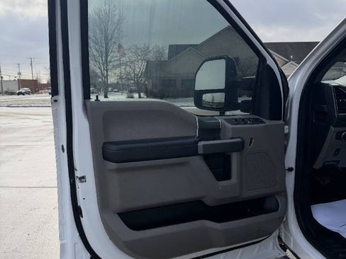 Used 2017 Ford F250 XLT w/ XLT Premium Package image 28