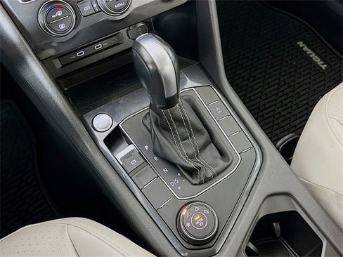 Used 2021 Volkswagen Tiguan SE image 22