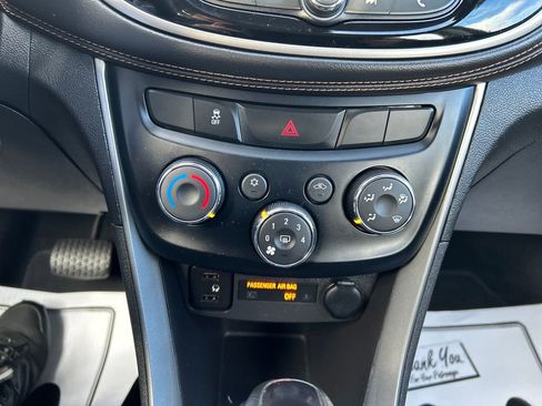 Used 2020 Chevrolet Trax LS image 17