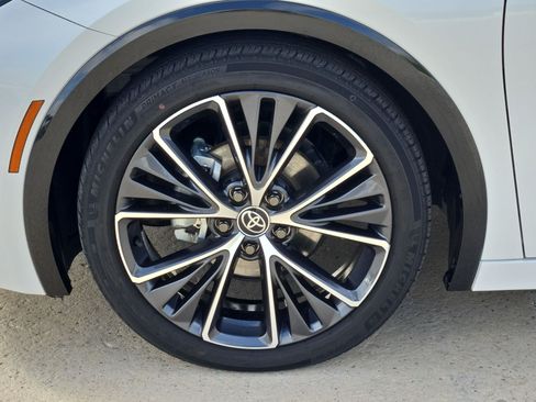 Used 2024 Toyota Prius XLE FWD image 12