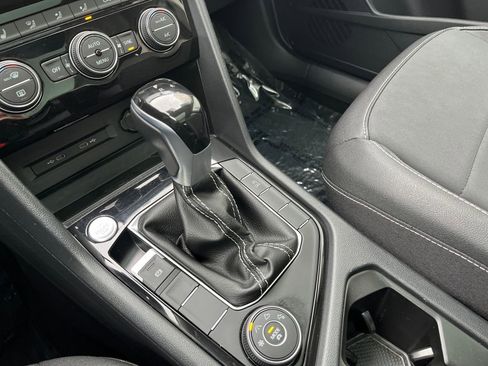 Certified 2024 Volkswagen Taos SE image 17