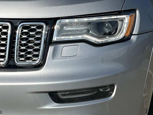 Used 2018 Jeep Grand Cherokee Summit AWD/4WD image 9