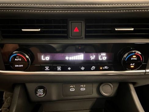 Used 2025 Nissan Rogue SV AWD/4WD image 15