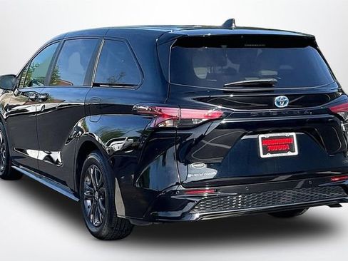 Used 2025 Toyota Sienna XSE image 12