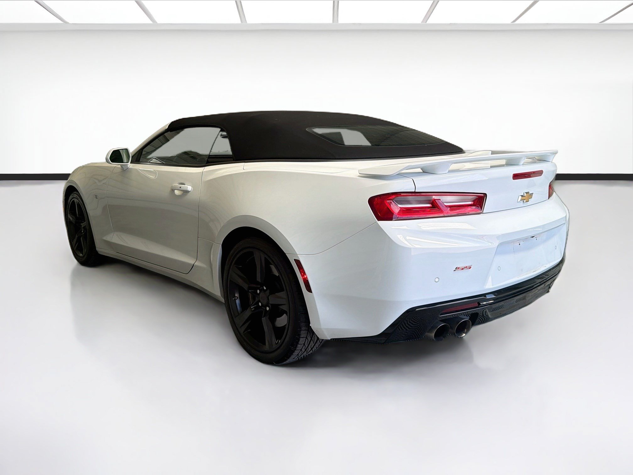 Used 2017 Chevrolet Camaro SS RWD image 6