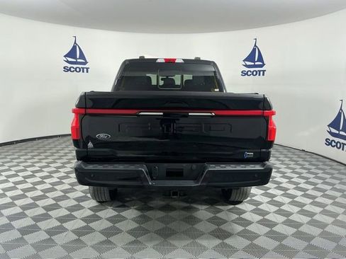 Used 2022 Ford F150 Lightning Lariat image 5